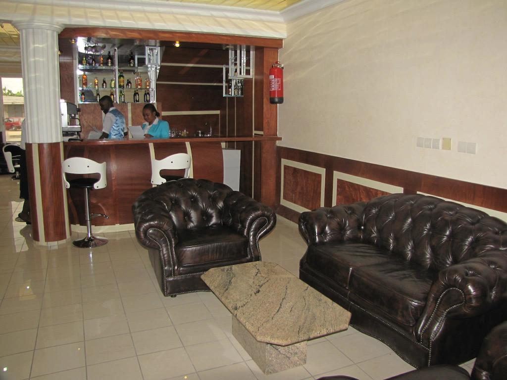 Afrique Hotel Douala Airport Exterior foto