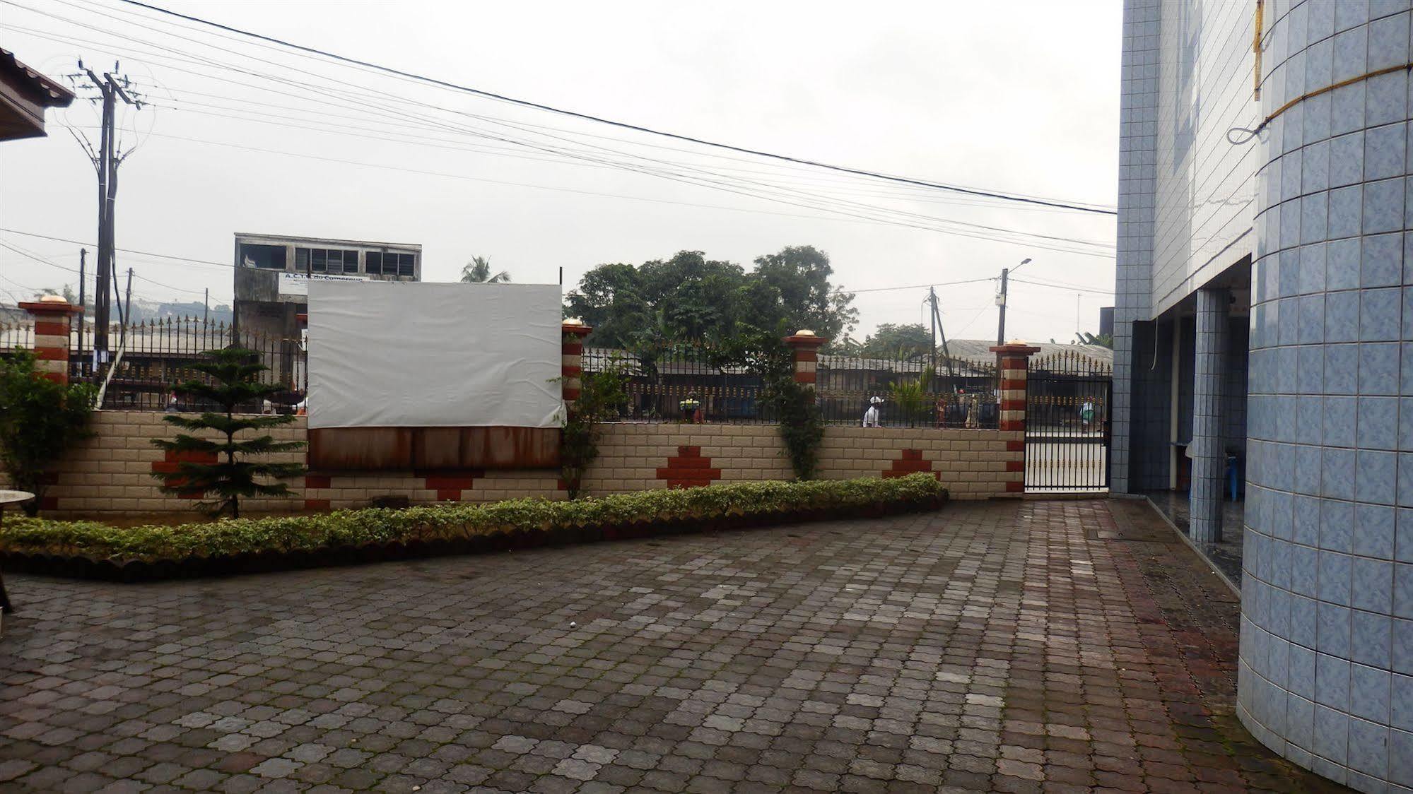 Afrique Hotel Douala Airport Exterior foto