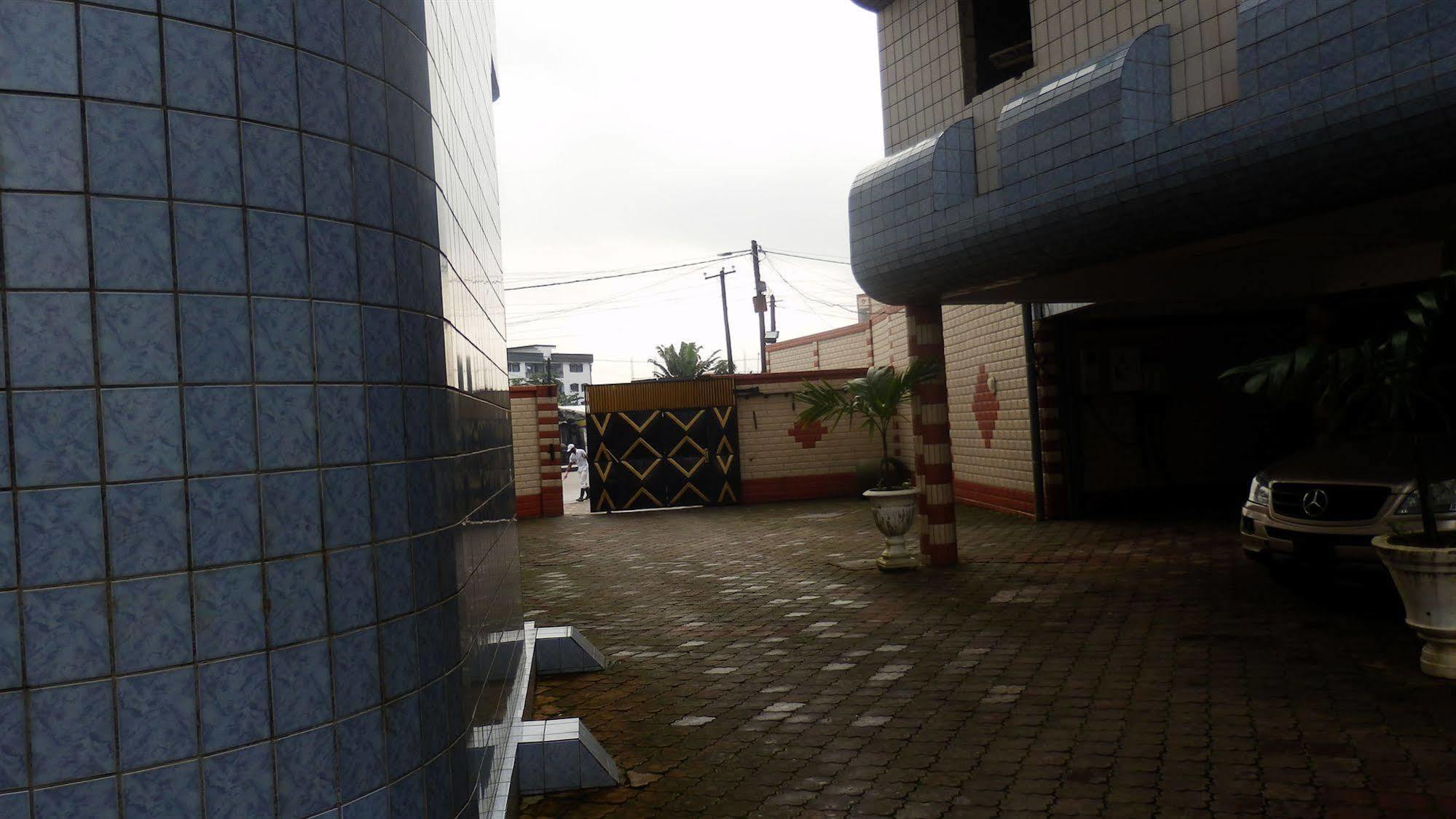 Afrique Hotel Douala Airport Exterior foto